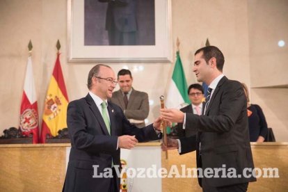 Pleno extraordinario en el que Luis Rogelio Rodríguez- Comendador ha dimitido como alcalde de Almería dando paso a Ramón Fernández-Pache