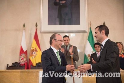 Pleno extraordinario en el que Luis Rogelio Rodríguez- Comendador ha dimitido como alcalde de Almería dando paso a Ramón Fernández-Pache