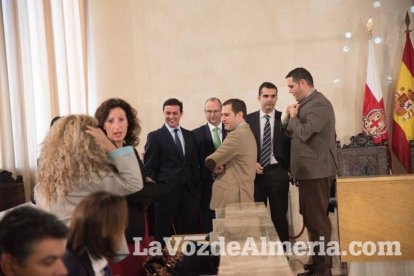 Pleno extraordinario en el que Luis Rogelio Rodríguez- Comendador ha dimitido como alcalde de Almería dando paso a Ramón Fernández-Pache
