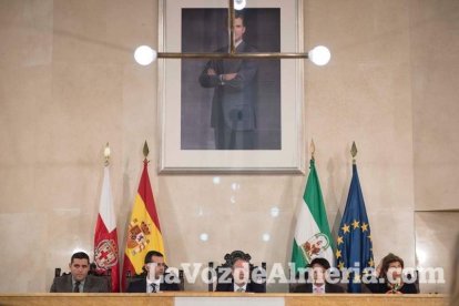 Pleno extraordinario en el que Luis Rogelio Rodríguez- Comendador ha dimitido como alcalde de Almería dando paso a Ramón Fernández-Pache