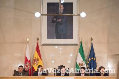 Pleno extraordinario en el que Luis Rogelio Rodríguez- Comendador ha dimitido como alcalde de Almería dando paso a Ramón Fernández-Pache