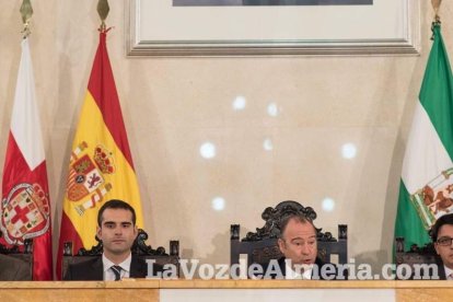 Pleno extraordinario en el que Luis Rogelio Rodríguez- Comendador ha dimitido como alcalde de Almería dando paso a Ramón Fernández-Pache