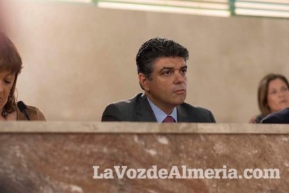 Pleno extraordinario en el que Luis Rogelio Rodríguez- Comendador ha dimitido como alcalde de Almería dando paso a Ramón Fernández-Pache