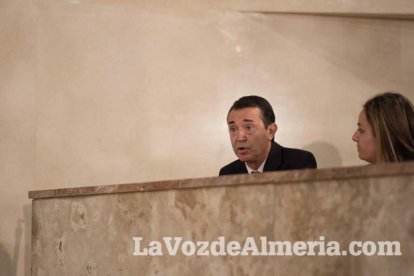 Pleno extraordinario en el que Luis Rogelio Rodríguez- Comendador ha dimitido como alcalde de Almería dando paso a Ramón Fernández-Pache