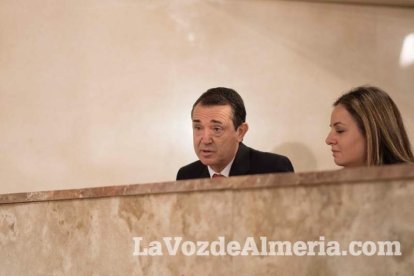 Pleno extraordinario en el que Luis Rogelio Rodríguez- Comendador ha dimitido como alcalde de Almería dando paso a Ramón Fernández-Pache