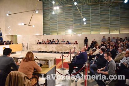 Pleno extraordinario en el que Luis Rogelio Rodríguez- Comendador ha dimitido como alcalde de Almería dando paso a Ramón Fernández-Pache