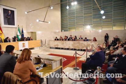Pleno extraordinario en el que Luis Rogelio Rodríguez- Comendador ha dimitido como alcalde de Almería dando paso a Ramón Fernández-Pache