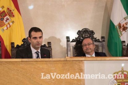 Pleno extraordinario en el que Luis Rogelio Rodríguez- Comendador ha dimitido como alcalde de Almería dando paso a Ramón Fernández-Pache