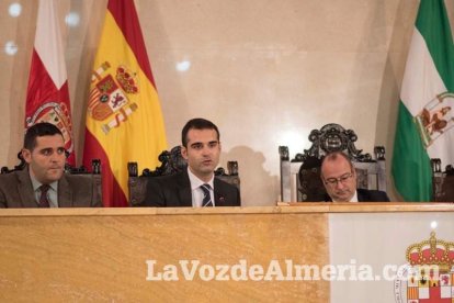 Pleno extraordinario en el que Luis Rogelio Rodríguez- Comendador ha dimitido como alcalde de Almería dando paso a Ramón Fernández-Pache