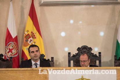 Pleno extraordinario en el que Luis Rogelio Rodríguez- Comendador ha dimitido como alcalde de Almería dando paso a Ramón Fernández-Pache