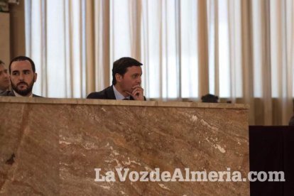 Pleno extraordinario en el que Luis Rogelio Rodríguez- Comendador ha dimitido como alcalde de Almería dando paso a Ramón Fernández-Pache