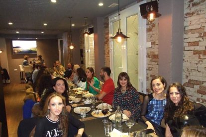 El restaurante Casco Antiguo ha acogido la cena-clausura de esta edición que organiza el Conservatorio de Danza de Almería. Fotos: JA Barr