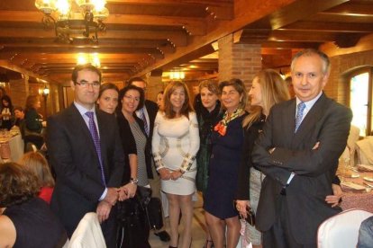 Junto a la decana, María del Mar Gázquez, han asistido los colectivos judiciales de Almería. Fotos: JA Barrios