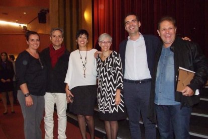 El Maestro Padilla se ha llenado de solidaridad en una gala que ha contado con la actuación de cantantes y músicos almerienses . Fotos: JA