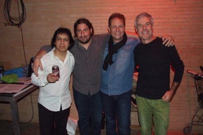 El Maestro Padilla se ha llenado de solidaridad en una gala que ha contado con la actuación de cantantes y músicos almerienses . Fotos: JA