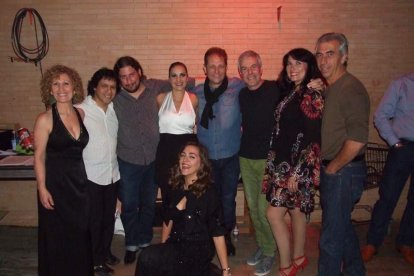 El Maestro Padilla se ha llenado de solidaridad en una gala que ha contado con la actuación de cantantes y músicos almerienses . Fotos: JA