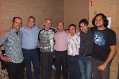 El Maestro Padilla se ha llenado de solidaridad en una gala que ha contado con la actuación de cantantes y músicos almerienses . Fotos: JA