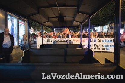 La Mesa en Defensa del Ferrocarril vuelve a unir a representantes de todas las fuerzas. Fotos: Juan Sánchez