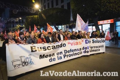 La Mesa en Defensa del Ferrocarril vuelve a unir a representantes de todas las fuerzas. Fotos: Juan Sánchez