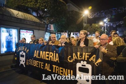 La Mesa en Defensa del Ferrocarril vuelve a unir a representantes de todas las fuerzas. Fotos: Juan Sánchez