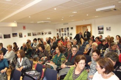Con prólogo de Antonia Sánchez, el libro ‘En busca de una luz en la oscuridad’ cuenta con Miguel Caballero, Ana Torregrosa, Marisol Va