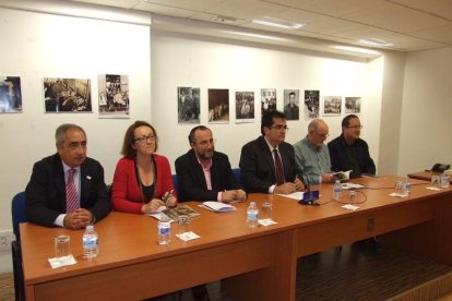 Con prólogo de Antonia Sánchez, el libro ‘En busca de una luz en la oscuridad’ cuenta con Miguel Caballero, Ana Torregrosa, Marisol Va