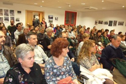 Con prólogo de Antonia Sánchez, el libro ‘En busca de una luz en la oscuridad’ cuenta con Miguel Caballero, Ana Torregrosa, Marisol Va
