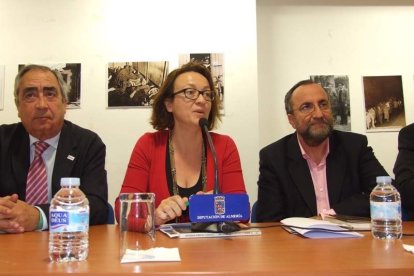 Con prólogo de Antonia Sánchez, el libro ‘En busca de una luz en la oscuridad’ cuenta con Miguel Caballero, Ana Torregrosa, Marisol Va