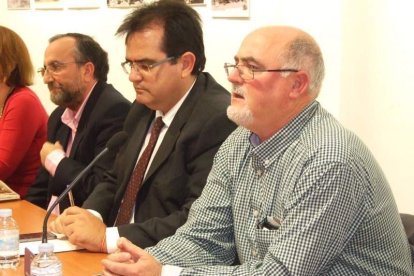 Con prólogo de Antonia Sánchez, el libro ‘En busca de una luz en la oscuridad’ cuenta con Miguel Caballero, Ana Torregrosa, Marisol Va