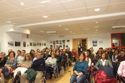 Con prólogo de Antonia Sánchez, el libro ‘En busca de una luz en la oscuridad’ cuenta con Miguel Caballero, Ana Torregrosa, Marisol Va
