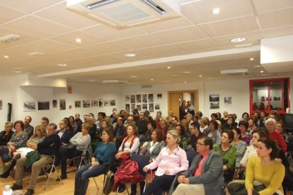 Con prólogo de Antonia Sánchez, el libro ‘En busca de una luz en la oscuridad’ cuenta con Miguel Caballero, Ana Torregrosa, Marisol Va
