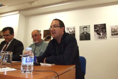 Con prólogo de Antonia Sánchez, el libro ‘En busca de una luz en la oscuridad’ cuenta con Miguel Caballero, Ana Torregrosa, Marisol Va