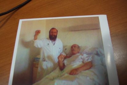 Con prólogo de Antonia Sánchez, el libro ‘En busca de una luz en la oscuridad’ cuenta con Miguel Caballero, Ana Torregrosa, Marisol Va