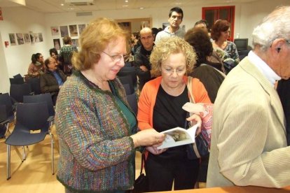 Con prólogo de Antonia Sánchez, el libro ‘En busca de una luz en la oscuridad’ cuenta con Miguel Caballero, Ana Torregrosa, Marisol Va