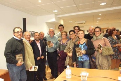 Con prólogo de Antonia Sánchez, el libro ‘En busca de una luz en la oscuridad’ cuenta con Miguel Caballero, Ana Torregrosa, Marisol Va