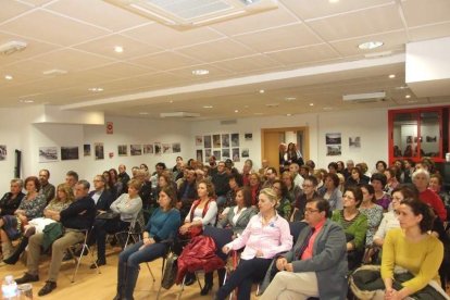 Con prólogo de Antonia Sánchez, el libro ‘En busca de una luz en la oscuridad’ cuenta con Miguel Caballero, Ana Torregrosa, Marisol Va