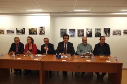 Con prólogo de Antonia Sánchez, el libro ‘En busca de una luz en la oscuridad’ cuenta con Miguel Caballero, Ana Torregrosa, Marisol Va