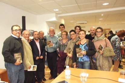 Con prólogo de Antonia Sánchez, el libro ‘En busca de una luz en la oscuridad’ cuenta con Miguel Caballero, Ana Torregrosa, Marisol Va
