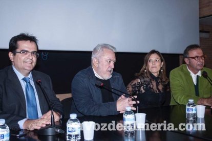 Gala de apertura del Festival de Cortometrajes Almería en corto en la que ha tenido lugar la entrega del premio Almería, tierra de cine al