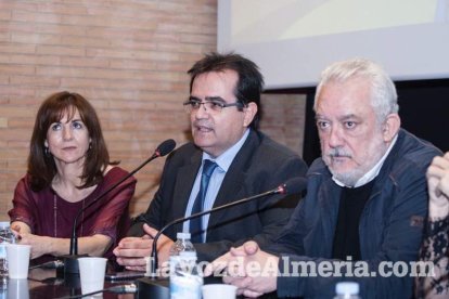 Gala de apertura del Festival de Cortometrajes Almería en corto en la que ha tenido lugar la entrega del premio Almería, tierra de cine al