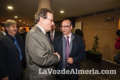 Gala de apertura del Festival de Cortometrajes Almería en corto en la que ha tenido lugar la entrega del premio Almería, tierra de cine al