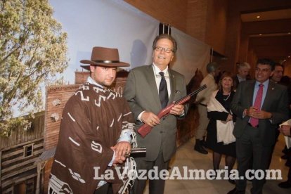 Gala de apertura del Festival de Cortometrajes Almería en corto en la que ha tenido lugar la entrega del premio Almería, tierra de cine al