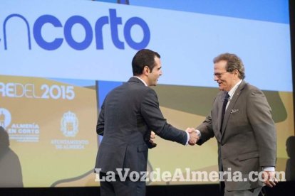 Gala de apertura del Festival de Cortometrajes Almería en corto en la que ha tenido lugar la entrega del premio Almería, tierra de cine al