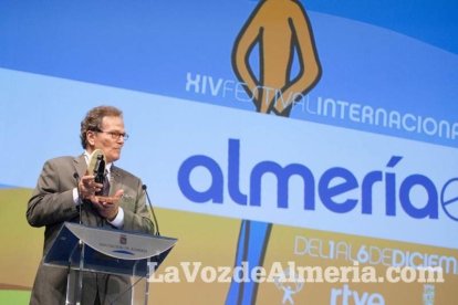 Gala de apertura del Festival de Cortometrajes Almería en corto en la que ha tenido lugar la entrega del premio Almería, tierra de cine al