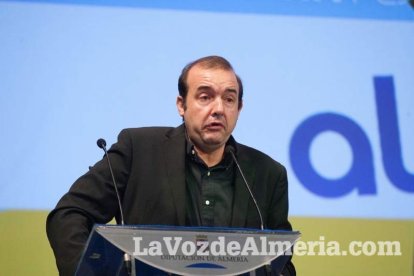 Gala de apertura del Festival de Cortometrajes Almería en corto en la que ha tenido lugar la entrega del premio Almería, tierra de cine al