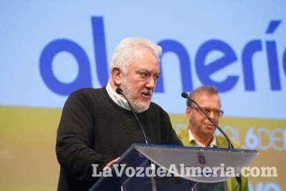 Gala de apertura del Festival de Cortometrajes Almería en corto en la que ha tenido lugar la entrega del premio Almería, tierra de cine al