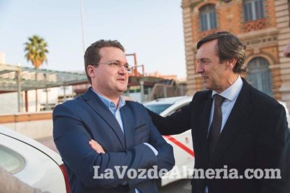 Comienzo de la campala electoral con la tradicional pegada de carteles,