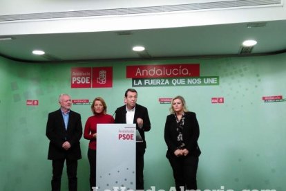 Comienzo de la campala electoral con la tradicional pegada de carteles,