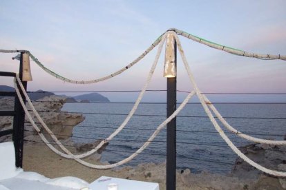 Situado en la mejor costa del Cabo de Gata-Níjar, reinaugura con fiesta para toda la familia. Fotos: JA. Barrios