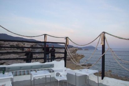 Situado en la mejor costa del Cabo de Gata-Níjar, reinaugura con fiesta para toda la familia. Fotos: JA. Barrios